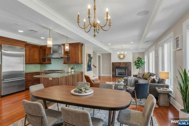 31 Cambridge Way, Weehawken, NJ 07086