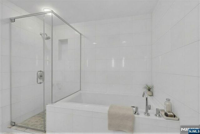 31 Cambridge Way, Weehawken, NJ 07086