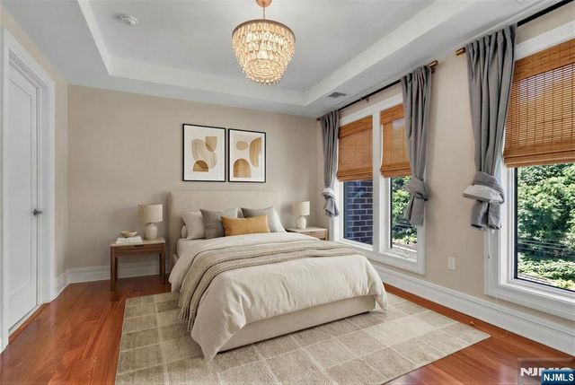 31 Cambridge Way, Weehawken, NJ 07086