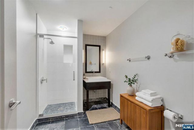31 Cambridge Way, Weehawken, NJ 07086