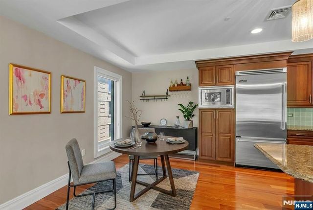 31 Cambridge Way, Weehawken, NJ 07086