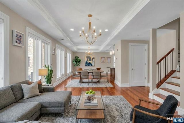 31 Cambridge Way, Weehawken, NJ 07086