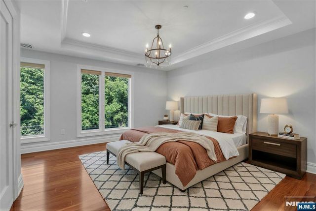 31 Cambridge Way, Weehawken, NJ 07086
