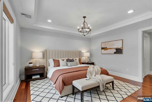31 Cambridge Way, Weehawken, NJ 07086