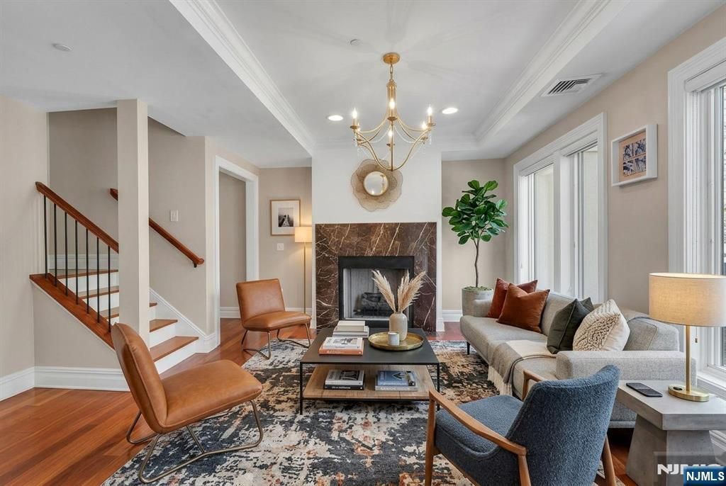 31 Cambridge Way, Weehawken, NJ 07086