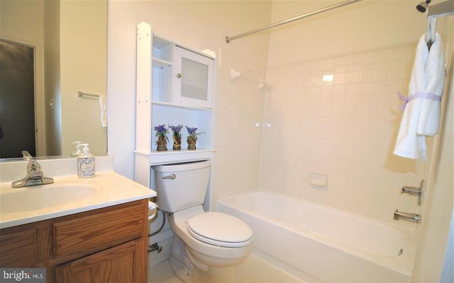 2423 DEW MEADOW CT, Herndon, VA 20171