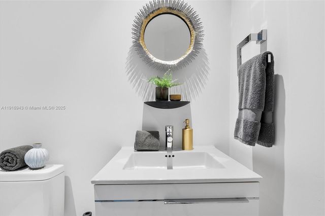 17301 Biscayne Blvd 2202, North Miami Beach, FL 33160