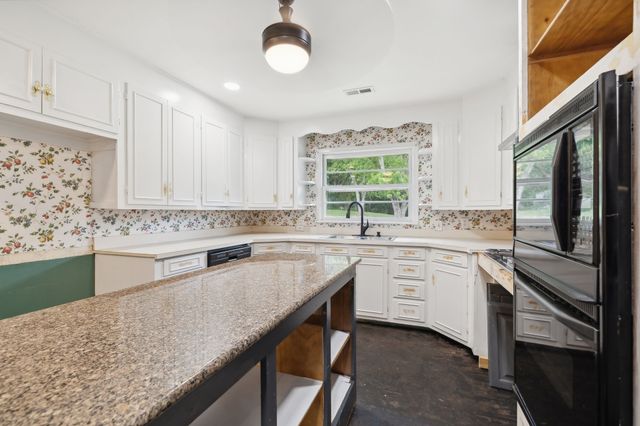 114 Calhoun St, Smithville, TN 37166