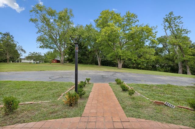 114 Calhoun St, Smithville, TN 37166