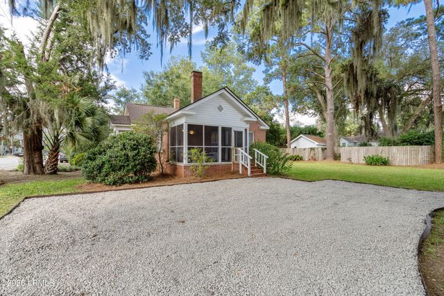 513 Ribaut Road, Beaufort, SC 29902