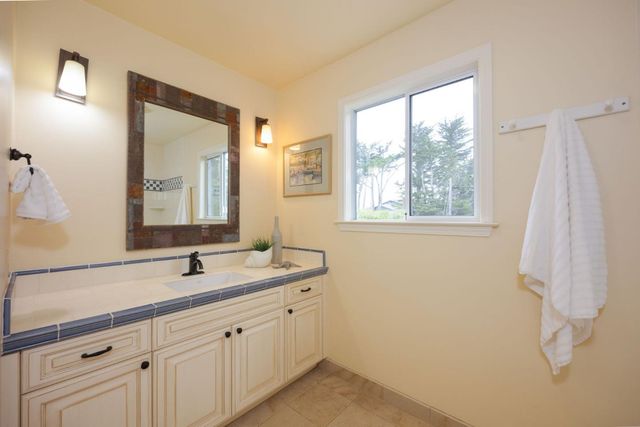 551 4th Street, Montara, CA 94037