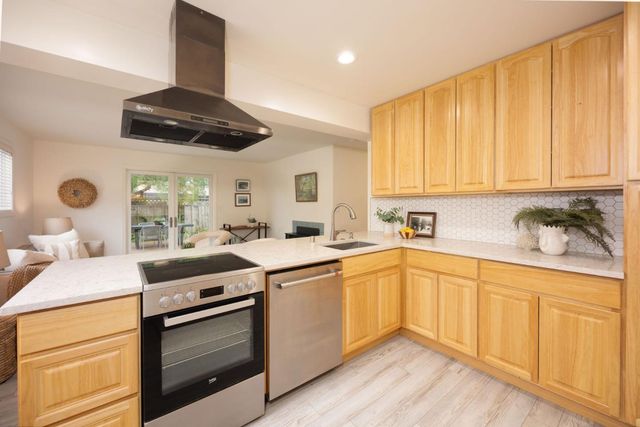 551 4th Street, Montara, CA 94037