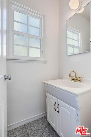 11438 Berwick Street, Los Angeles, CA 90049