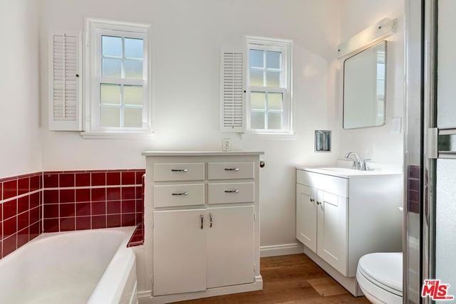 11438 Berwick Street, Los Angeles, CA 90049