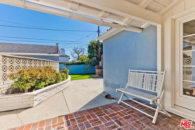 11438 Berwick Street, Los Angeles, CA 90049
