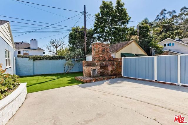 11438 Berwick Street, Los Angeles, CA 90049