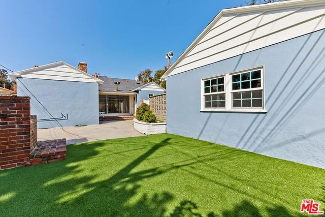 11438 Berwick Street, Los Angeles, CA 90049