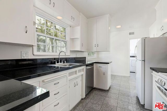 11438 Berwick Street, Los Angeles, CA 90049