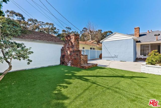 11438 Berwick Street, Los Angeles, CA 90049