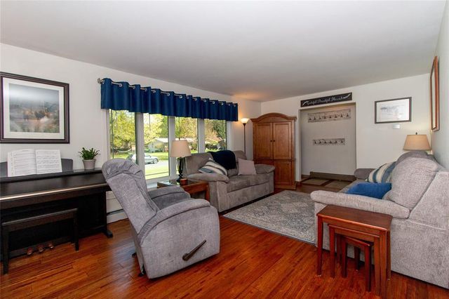 3112 Drier Rd, Eau Claire, WI 54701