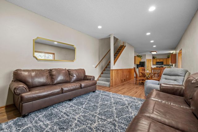2147 Ponds Court, Shakopee, MN 55379