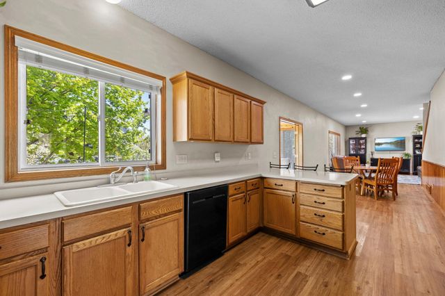 2147 Ponds Court, Shakopee, MN 55379