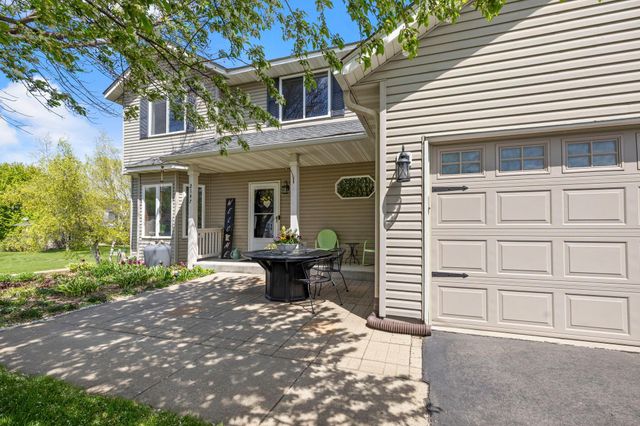 2147 Ponds Court, Shakopee, MN 55379
