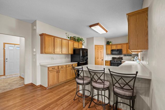 2147 Ponds Court, Shakopee, MN 55379
