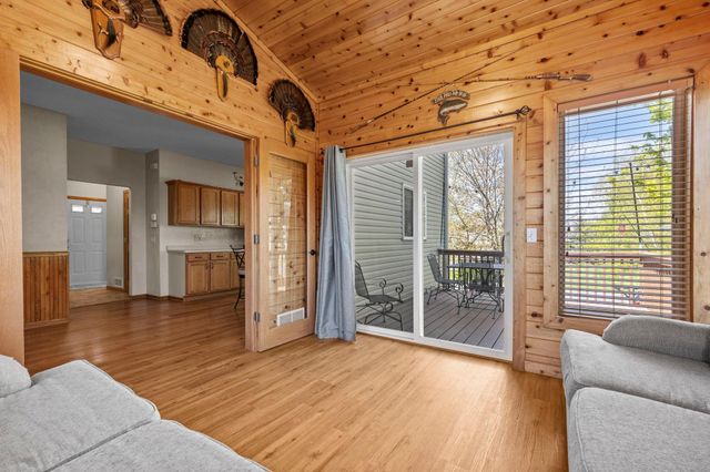 2147 Ponds Court, Shakopee, MN 55379