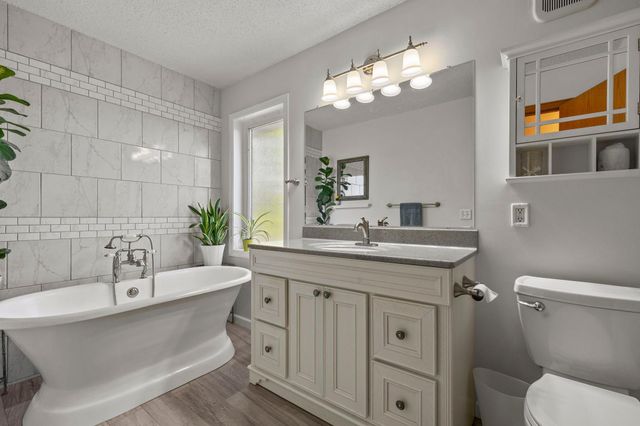 2147 Ponds Court, Shakopee, MN 55379