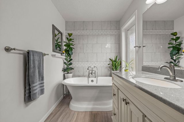 2147 Ponds Court, Shakopee, MN 55379