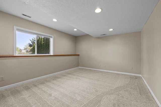 2147 Ponds Court, Shakopee, MN 55379