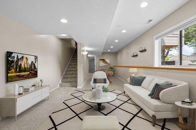 2147 Ponds Court, Shakopee, MN 55379
