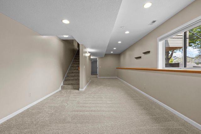 2147 Ponds Court, Shakopee, MN 55379
