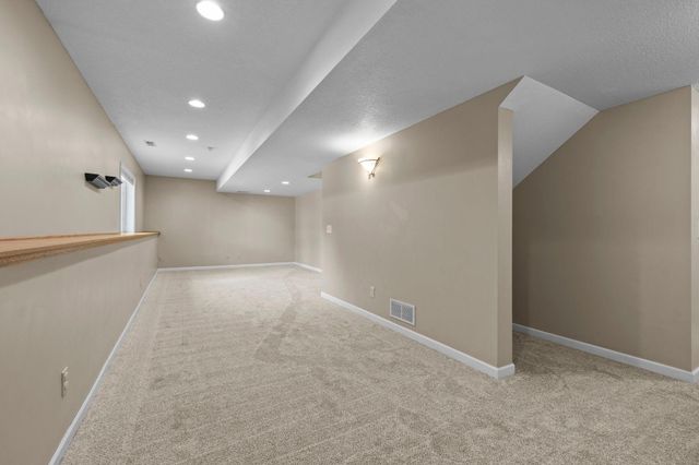 2147 Ponds Court, Shakopee, MN 55379
