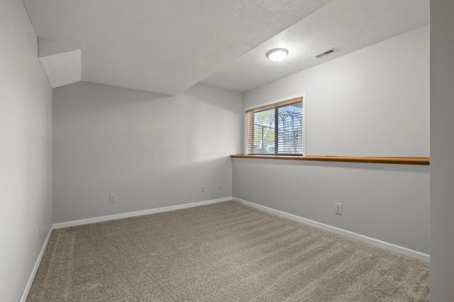 2147 Ponds Court, Shakopee, MN 55379