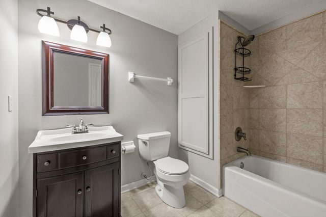 2147 Ponds Court, Shakopee, MN 55379