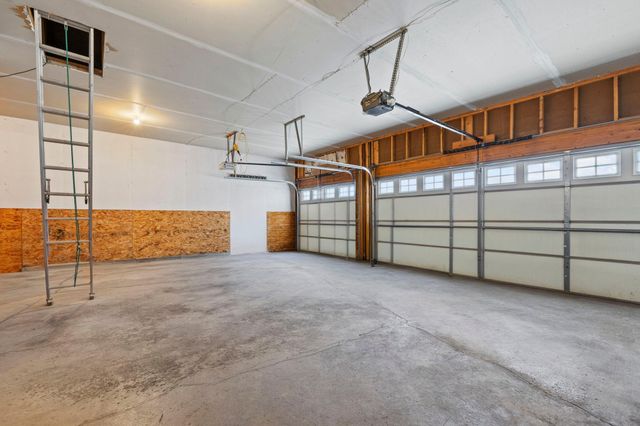2147 Ponds Court, Shakopee, MN 55379