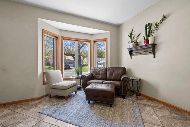 2147 Ponds Court, Shakopee, MN 55379
