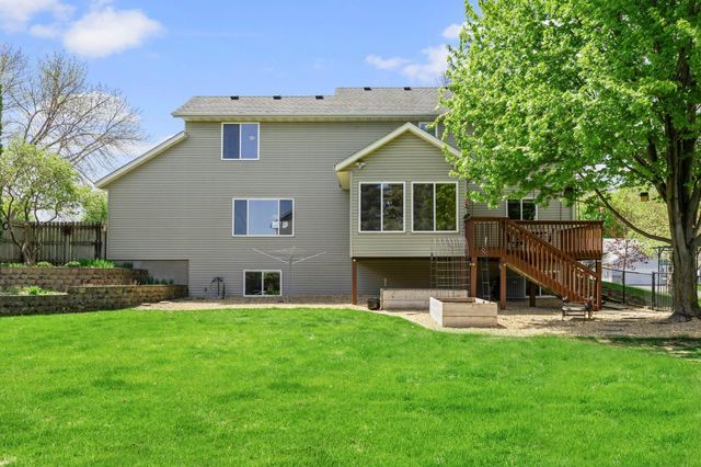 2147 Ponds Court, Shakopee, MN 55379