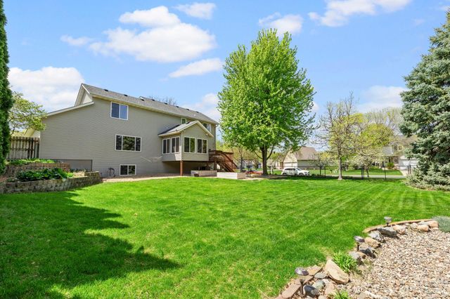 2147 Ponds Court, Shakopee, MN 55379