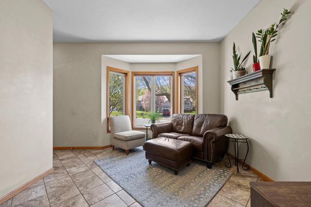 2147 Ponds Court, Shakopee, MN 55379