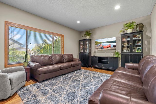 2147 Ponds Court, Shakopee, MN 55379