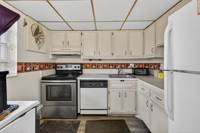 3051 NW 46th Avenue 405, Lauderdale Lakes, FL 33313