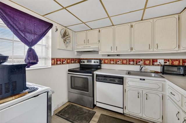 3051 NW 46th Avenue 405, Lauderdale Lakes, FL 33313