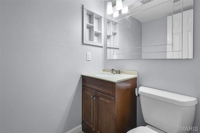 8985 S Swan Circle, St Louis, MO 63144