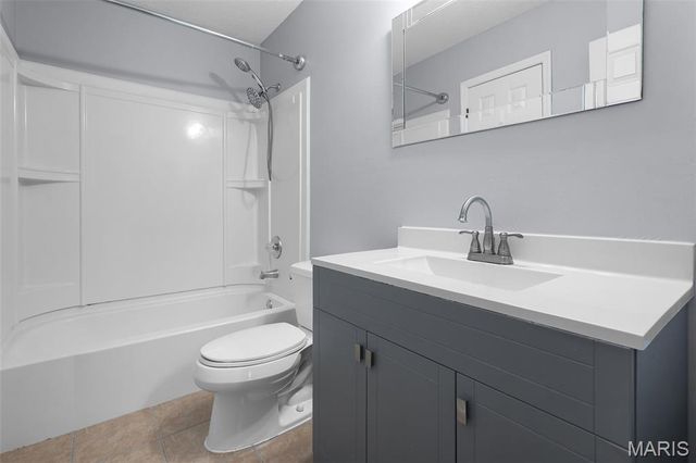 8985 S Swan Circle, St Louis, MO 63144