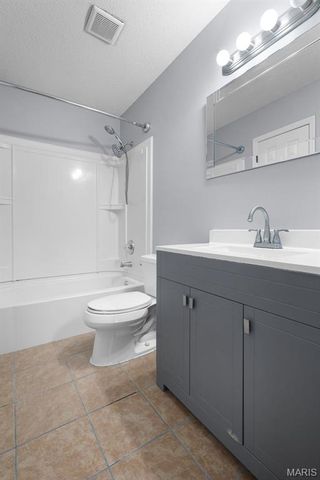 8985 S Swan Circle, St Louis, MO 63144