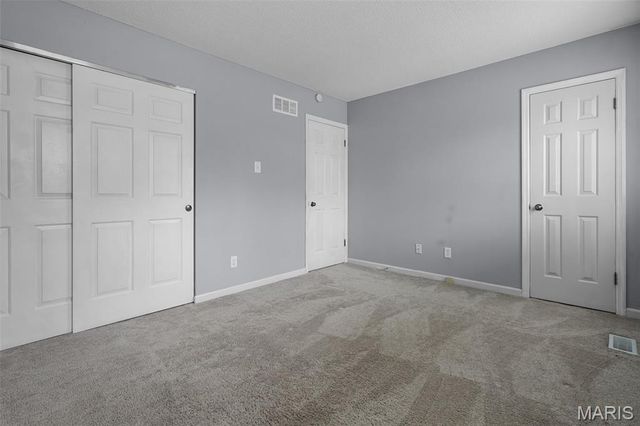 8985 S Swan Circle, St Louis, MO 63144