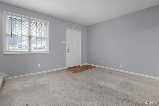 8985 S Swan Circle, St Louis, MO 63144